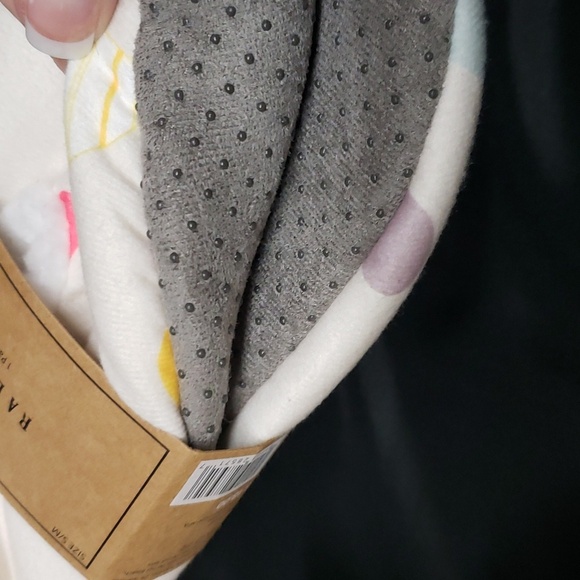 Rae Dunn NWT Easter Design Slippers with Plush Lining - Picture 4 of 5